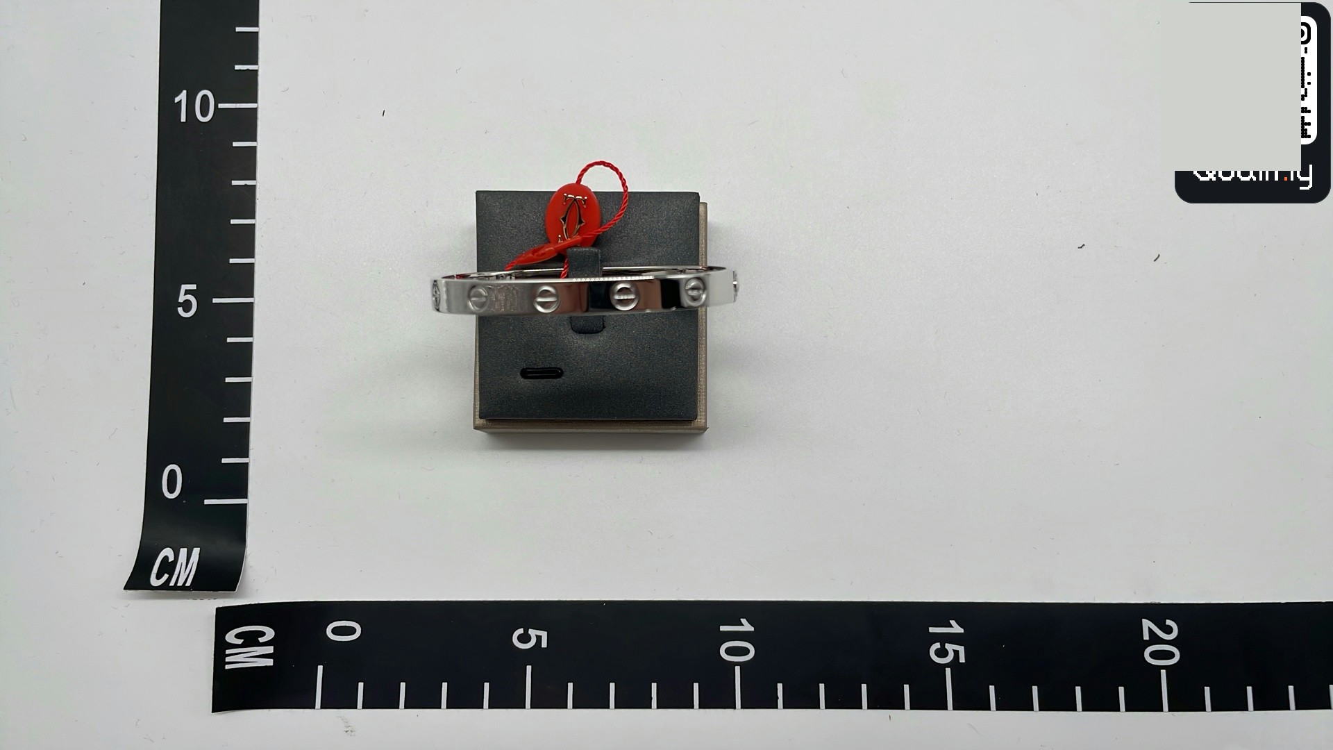 Vivienne WestwoodPearl Chain QC